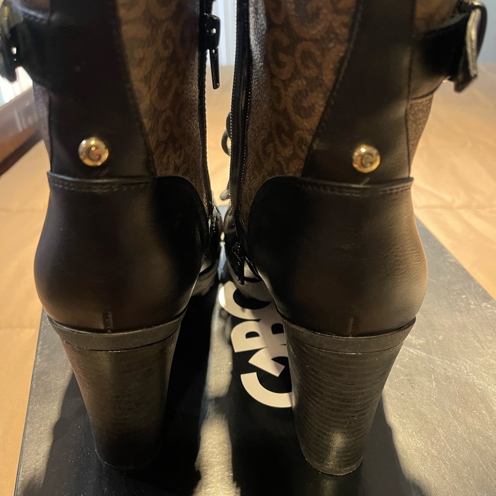Shoes - Picture 5 of 9